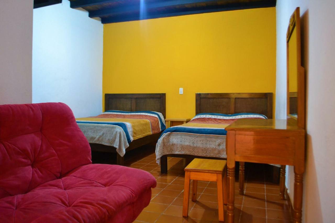 Hotel Delfin Comitan Екстериор снимка