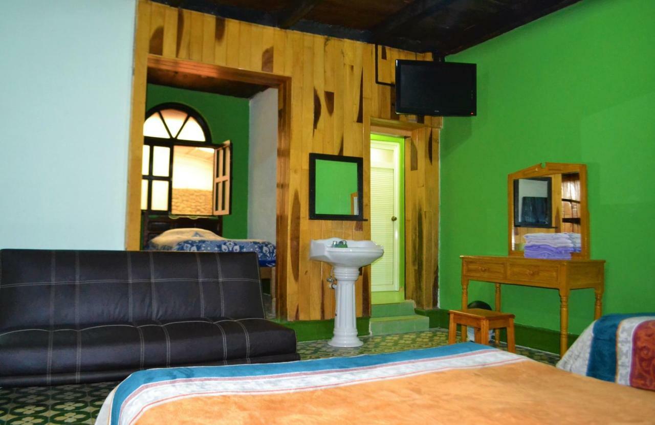 Hotel Delfin Comitan Екстериор снимка