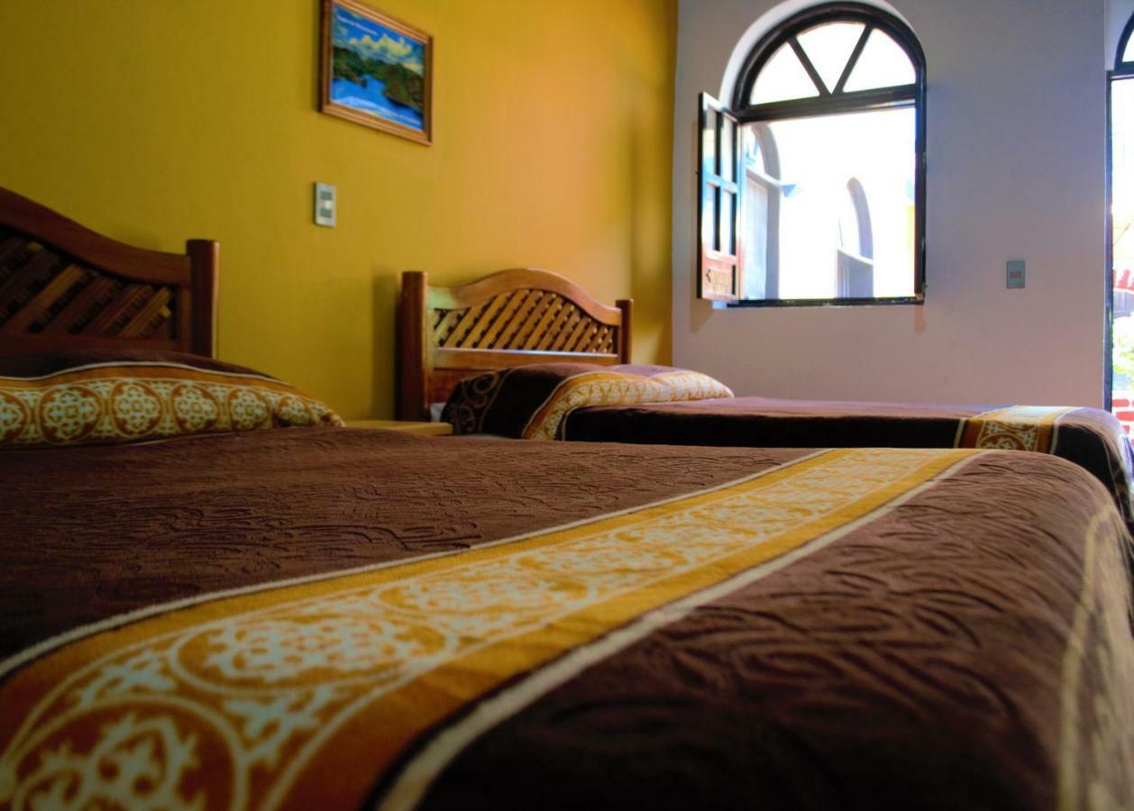Hotel Delfin Comitan Екстериор снимка