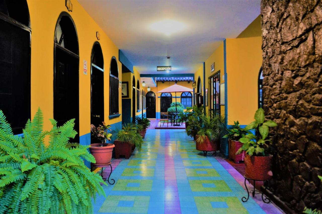 Hotel Delfin Comitan Екстериор снимка